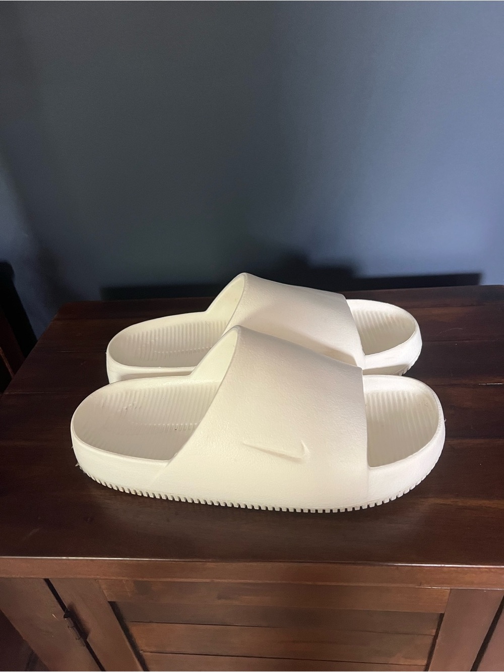 Women’s Nike White Calm Slide Sandles- size 10